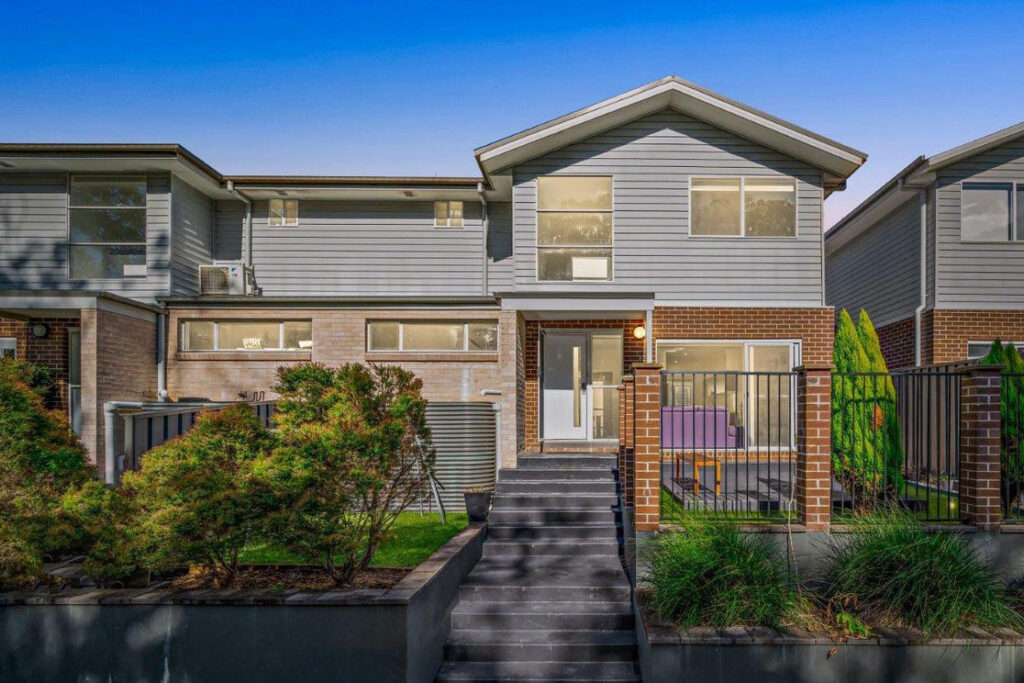 Exterior view of a house in Fletcher, NSW, ILO offering for a male roommate aged 22-40, pets allowed.
